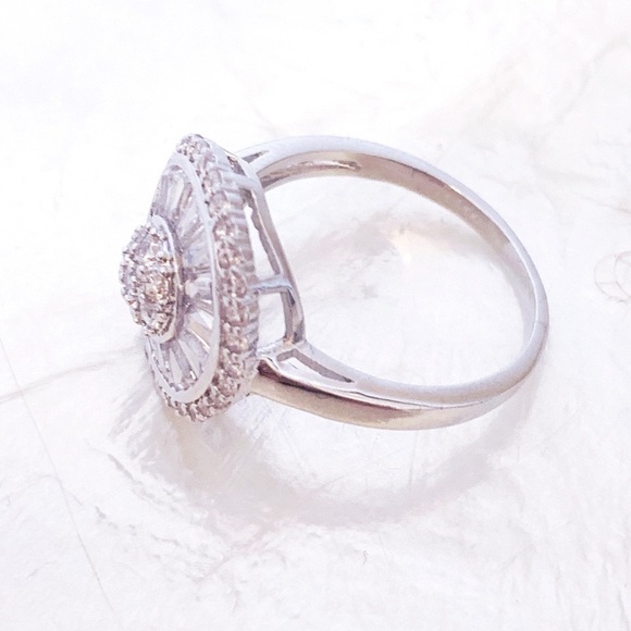 Silver Tone Round Clear AAA+ CZ Ring NWOT SZ 8 - Picture 4 of 5